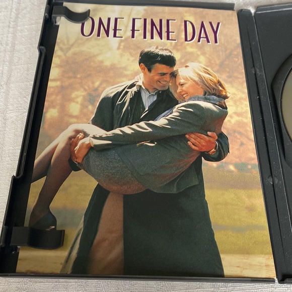 🎬PRICING🎬 One Fine Day DVD with Michelle Pfeiffer & George Clooney - Picture 2 of 7